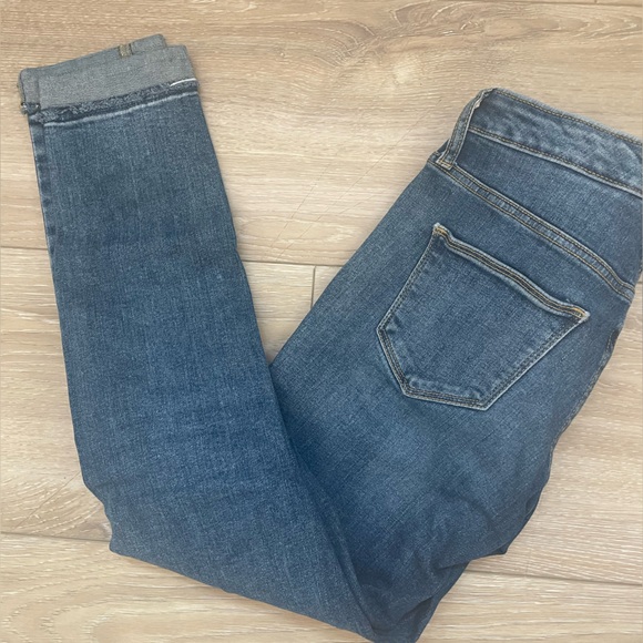 Universal Thread - Picture 3 of 3